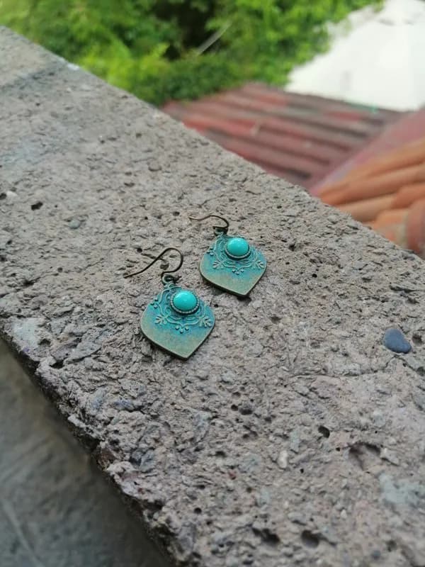Turkuaz Kare Taşlı Metal Küpe 1