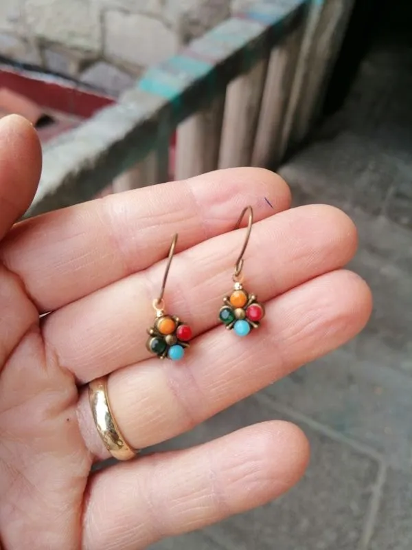 Renkli Boncuk Sallantılı Küpe 1