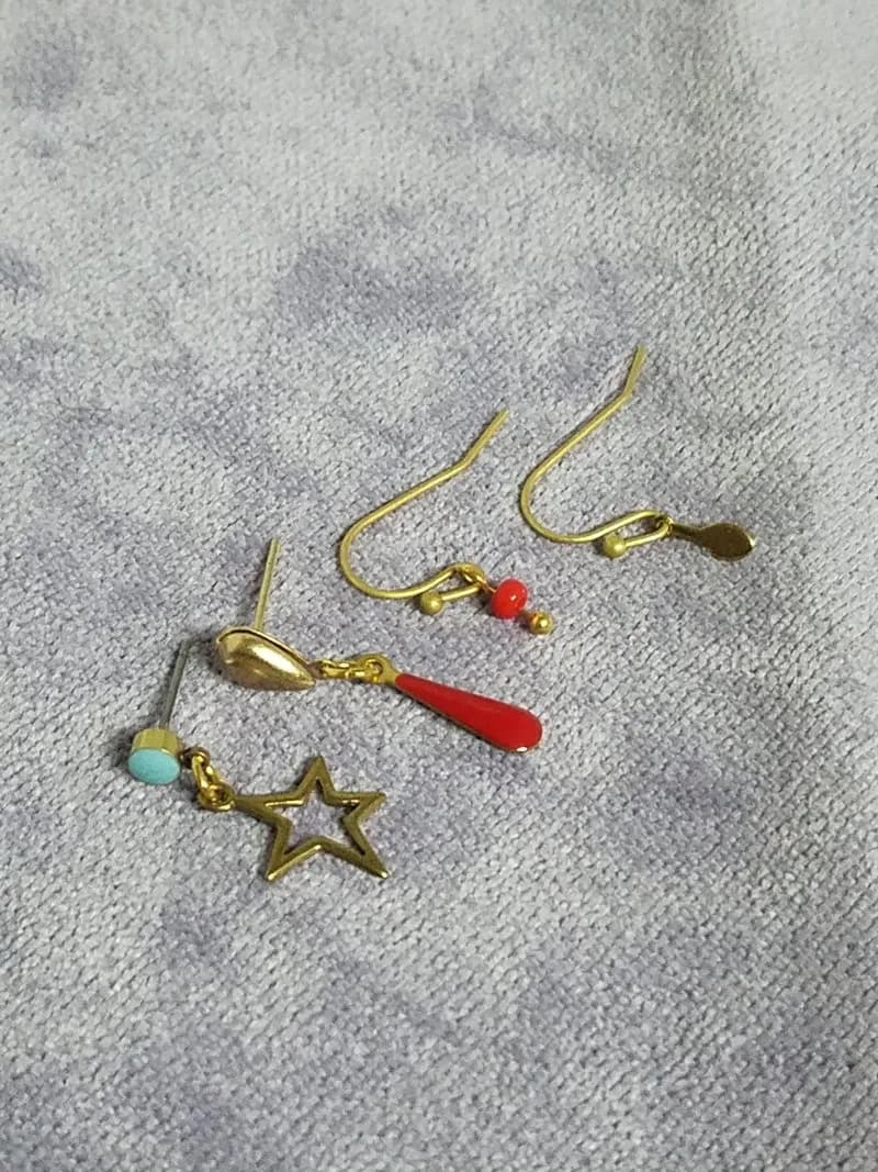 Kırmızı Boncuk Yıldız Charm Küpe 1
