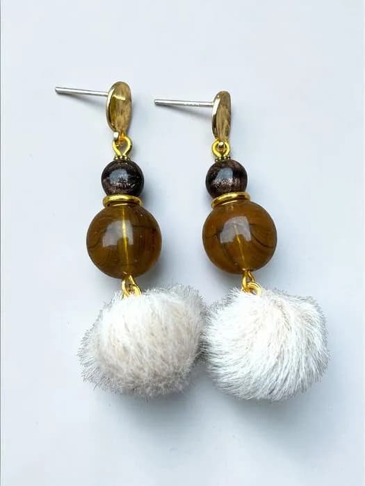 Amber Cam Beyaz Pom-Pom Küpe 1