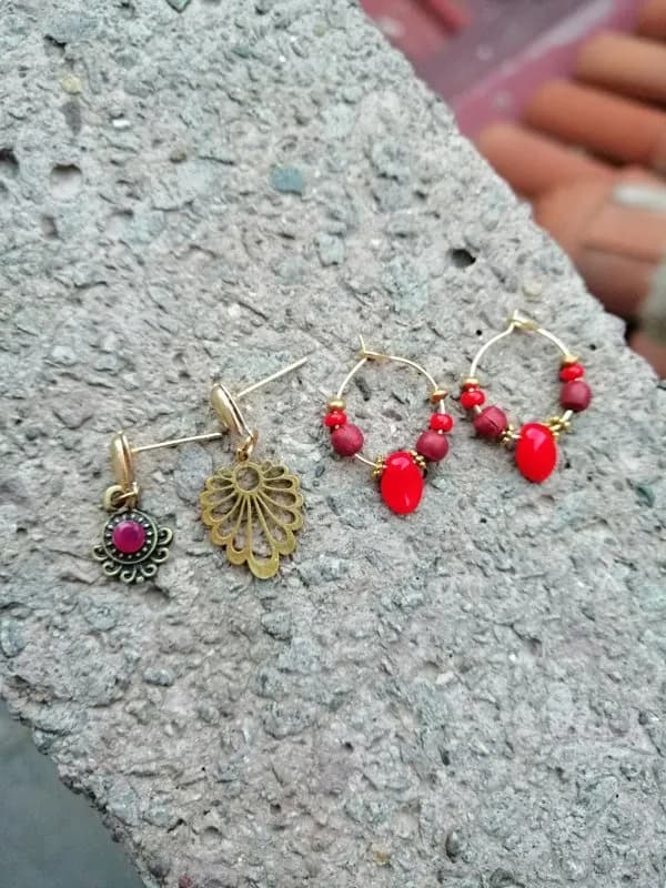 Etnik Renkli Boncuk Sallantılı Küpe Çifti 1