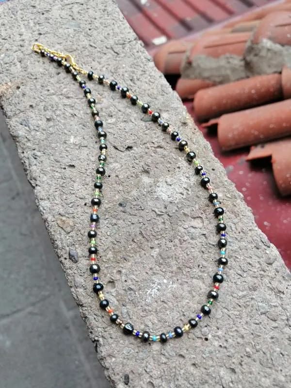 Minimal Siyah Beyaz Boncuk Kolye 1