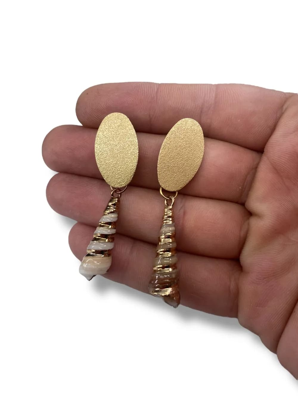 Klasik Krem Oval Metal Sarkıtlı Küpe 1
