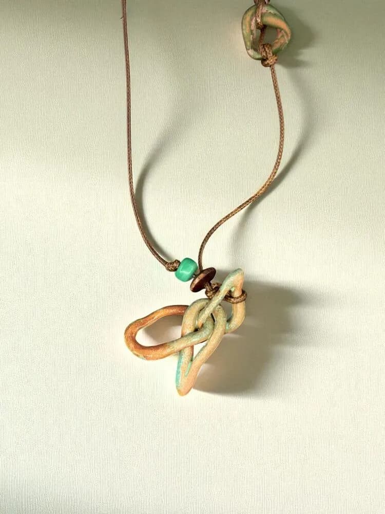 Etnik Ahşap Uçak Sarkıtlı Kolye 1
