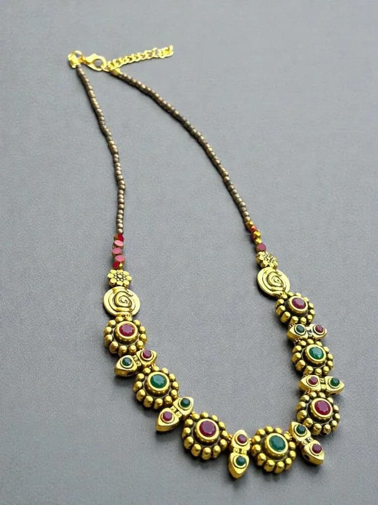 Etnik Taş İşlemeli Altın Kolye 1