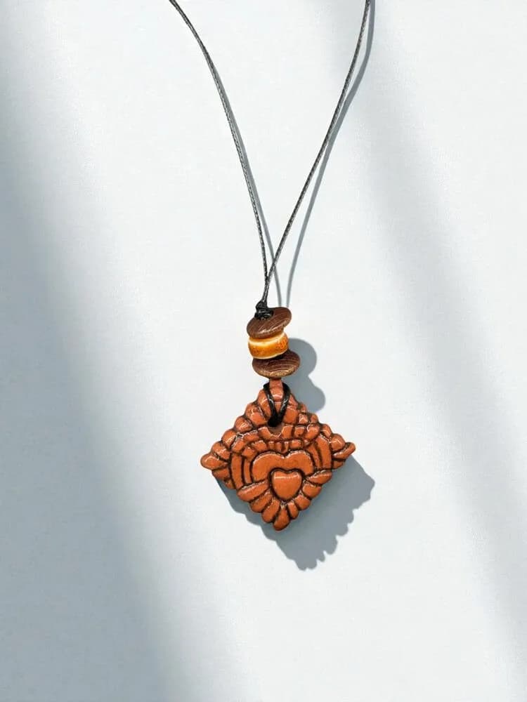 Etnik Ahşap Oyma Sarkıtlı Kolye 1