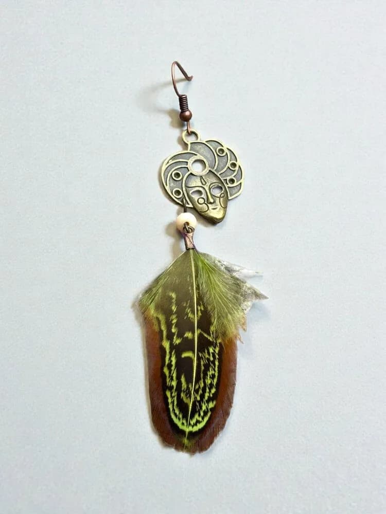 Etnik Tavus Tüyü Metal Charm Küpe