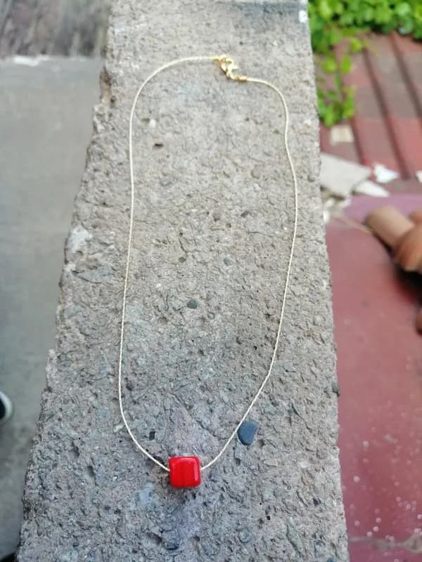 Minimal Kırmızı Cam Küp Kolye 1
