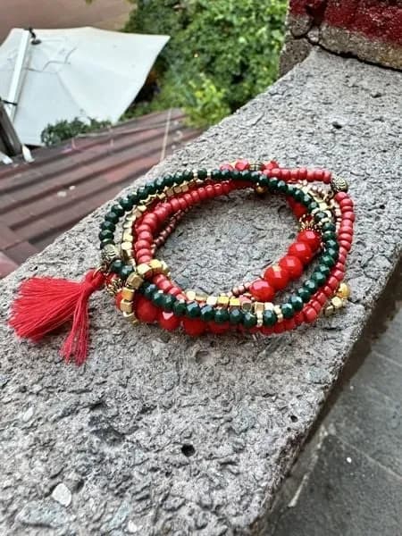 Renkli Boncuk Dizi Bileklik Püsküllü 1