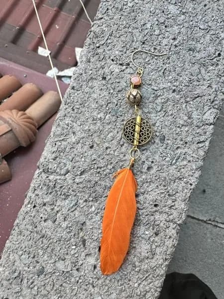 Etnik Turuncu Tüy Sallantılı Küpe 1
