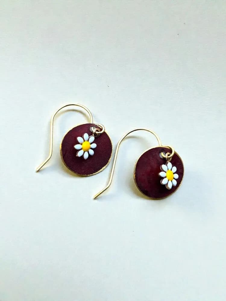 Bordo Çiçek Detaylı Sallantılı Küpe 1