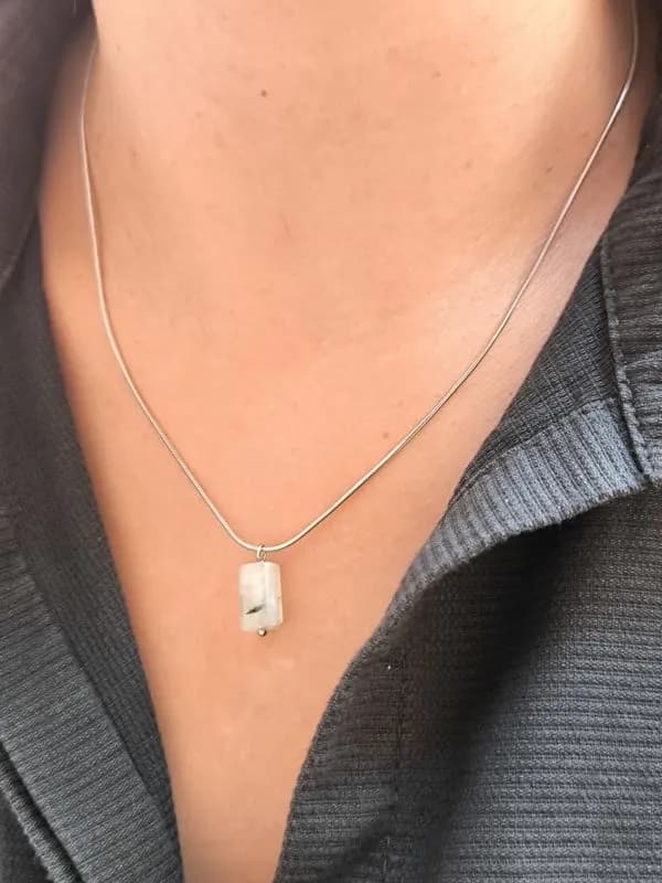 Minimalist Kristal Kare Kolye 1