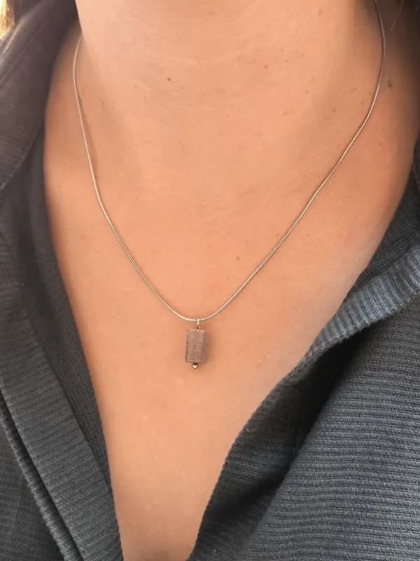 Minimalist Şeffaf Taş Sarkıtlı Kolye 1