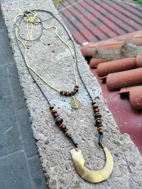 Etnik Ahşap ve Kemik Hilal Kolye 1