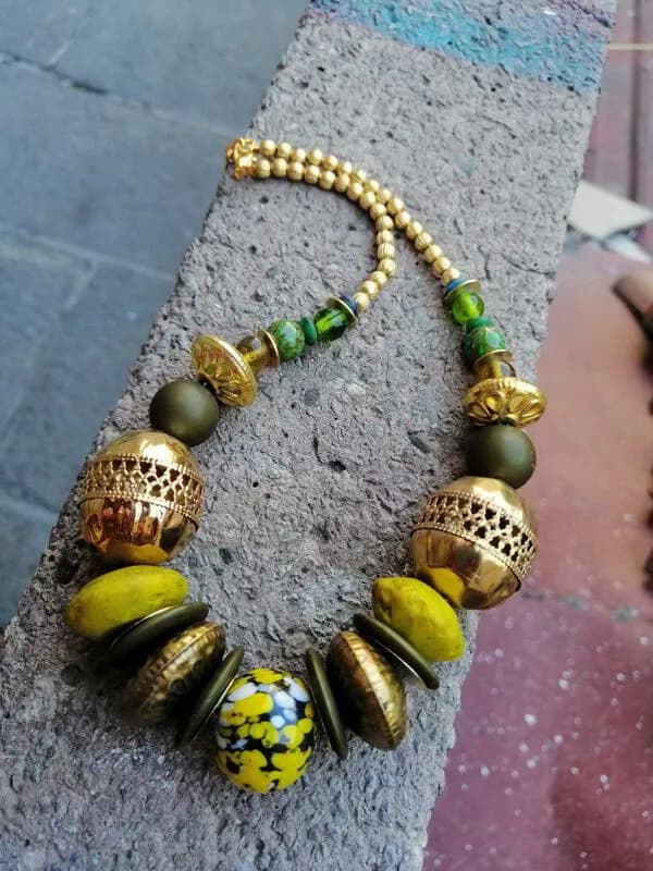 Etnik Sarı Yeşil Metal Aksamlı Kolye 1