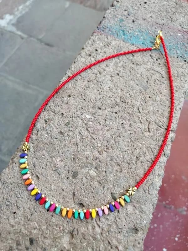 Renkli Boncuk Kırmızı İp Kolye 1