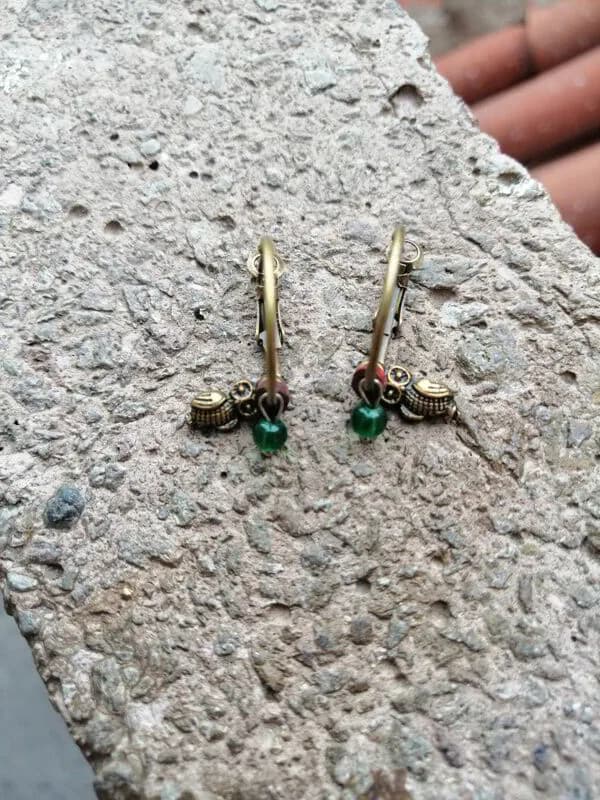 Yeşil Cam Boncuk Sallantılı Küpe 1
