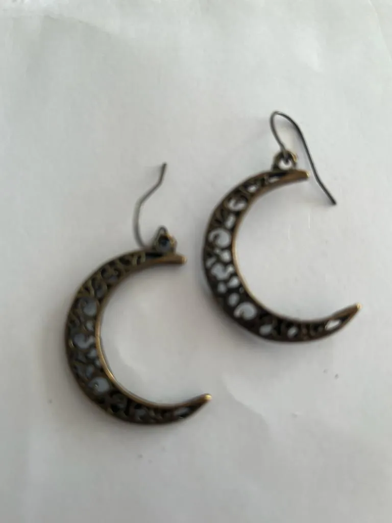 Vintage Ay Şekilli Metal Halka Küpe 1