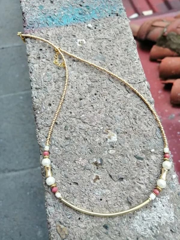Minimal Beyaz Boncuk Altın Zincir Kolye 1