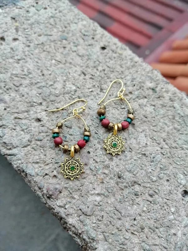 Etnik Siyah Kırmızı Charm Küpe