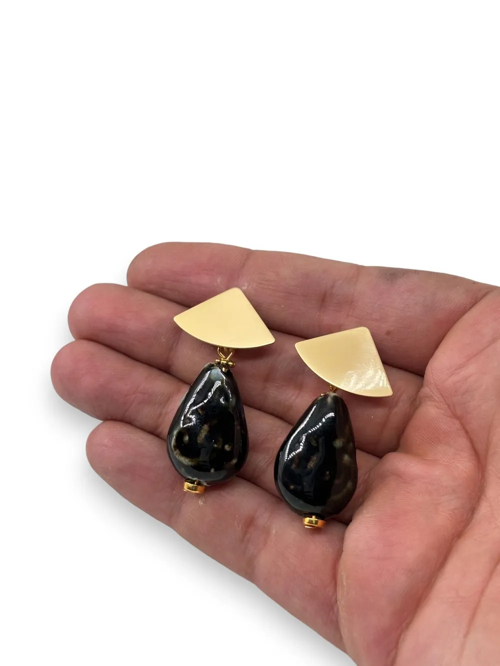 Geometrik Altın Metal Siyah Oniks Küpe 1