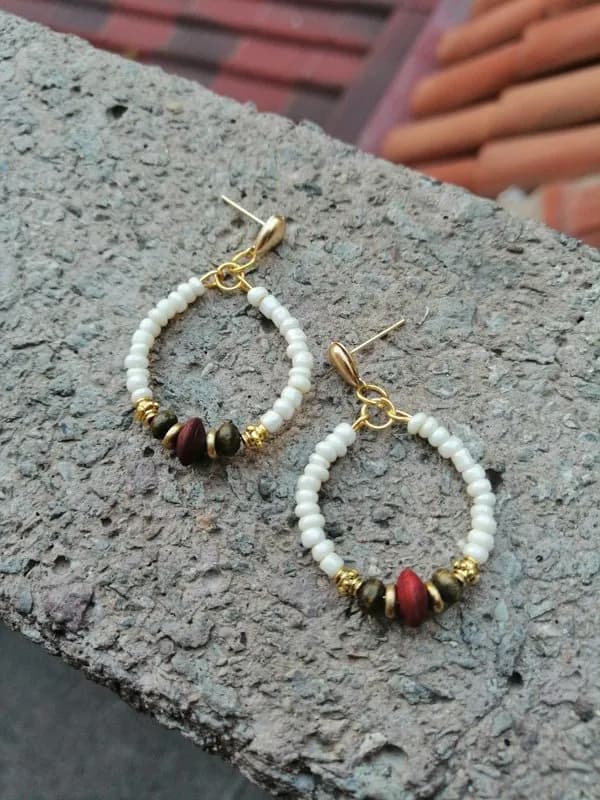 Etnik Beyaz Kristal Bordo Taş Küpe 1