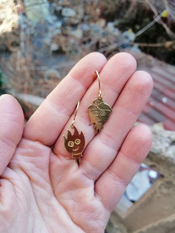 Ahşap Yaprak Tonlu Asimetrik Sallantı Küpe 1