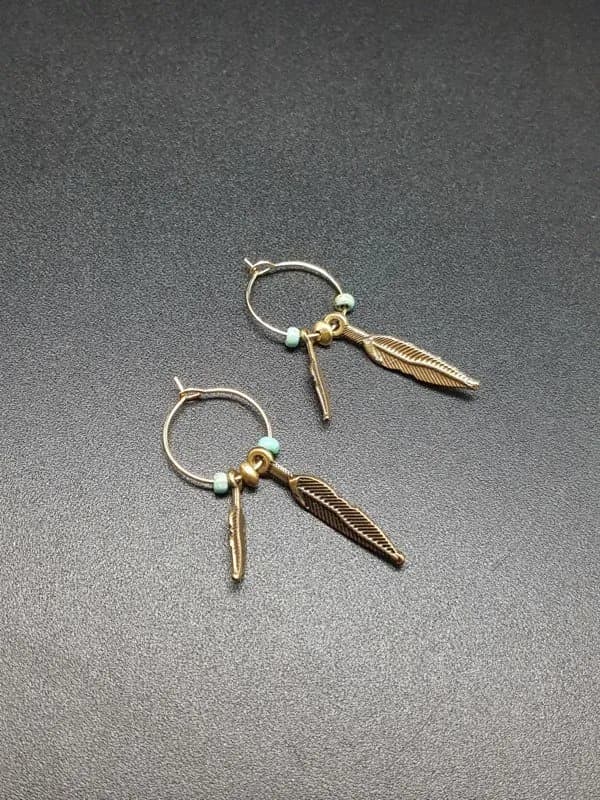 Altın Renkli Metal Sarkıtlı Küpe 1