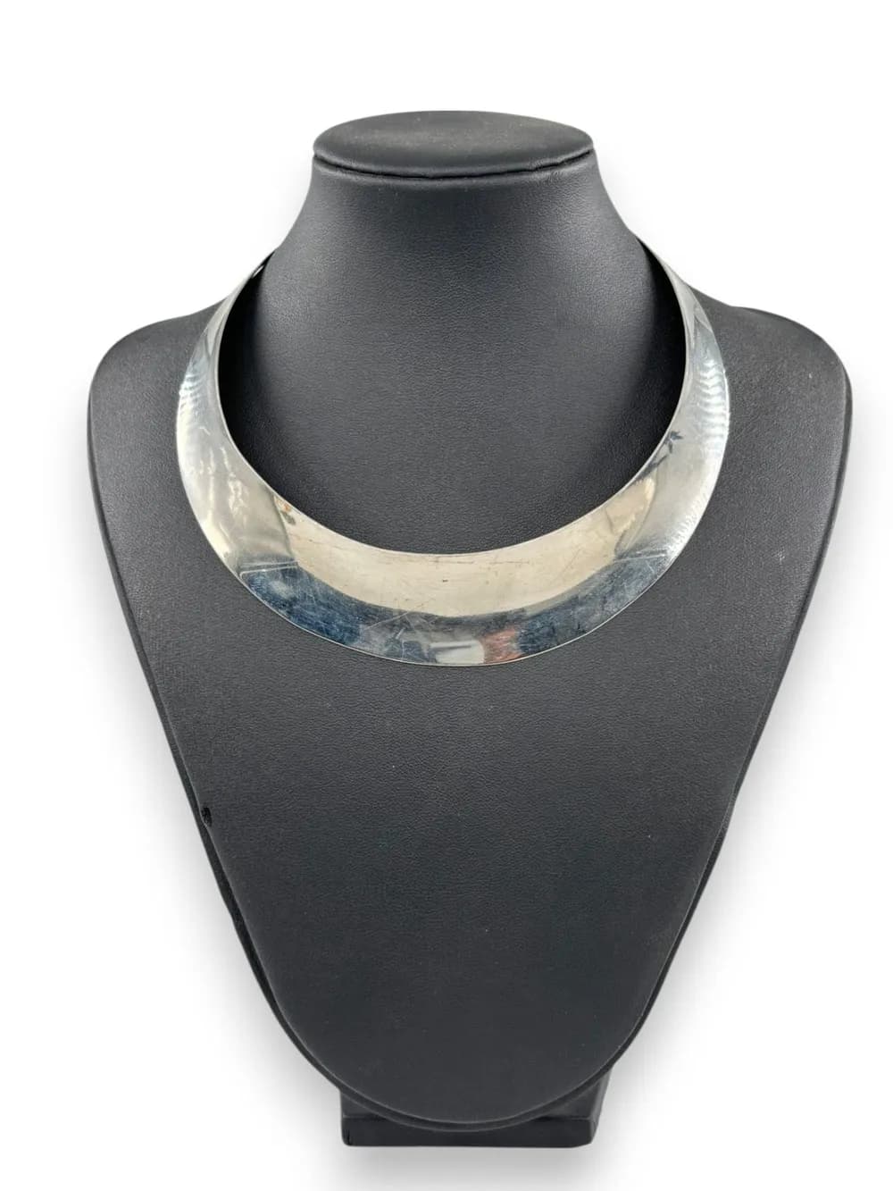 Modern Metal Sarkıtlı Deri Kolye 1