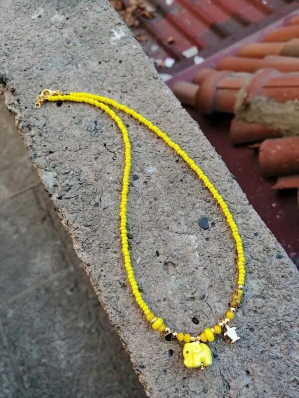Sarı Boncuk Sarkıtlı Kolye 1