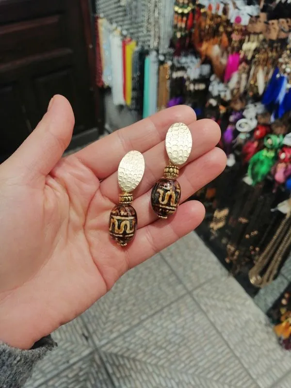 Krem Taş Bronz Metal Sallantılı Küpe 1
