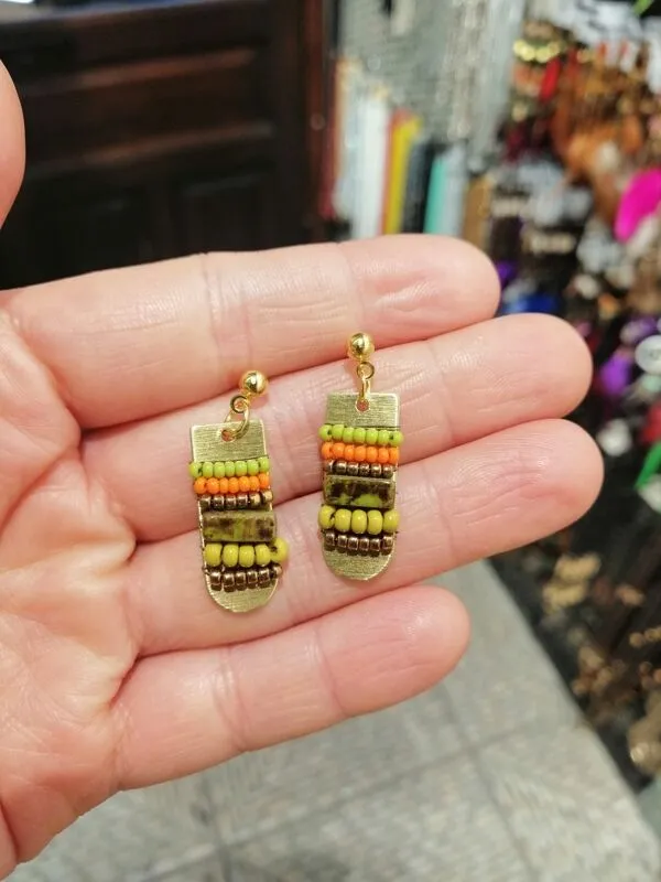 Etnik Renkli Boncuk Sallantılı Küpe 1