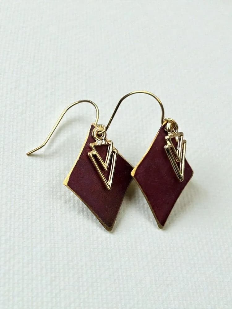 Geometrik Elmas Bordo Küpe 1