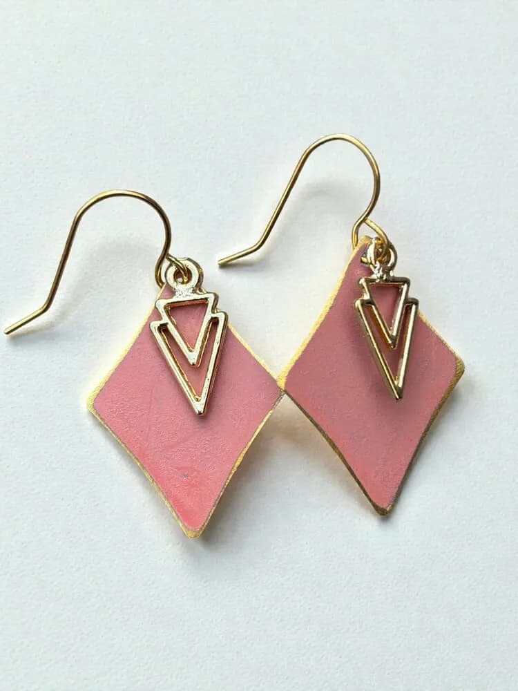 Minimal Pembe Taş Geometrik Küpe 1