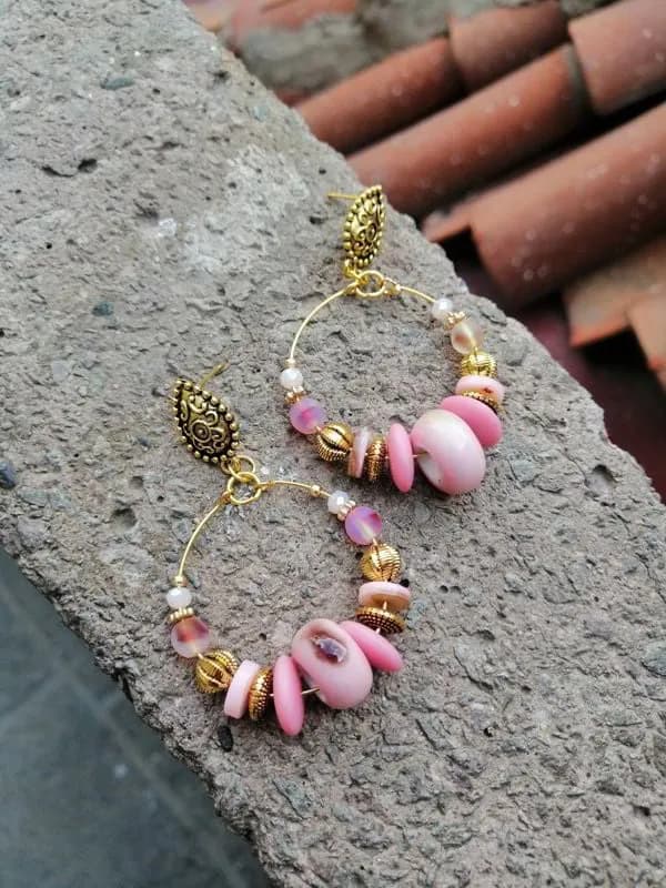 Pembe Taş Boncuk Sarkıtlı Küpe 1