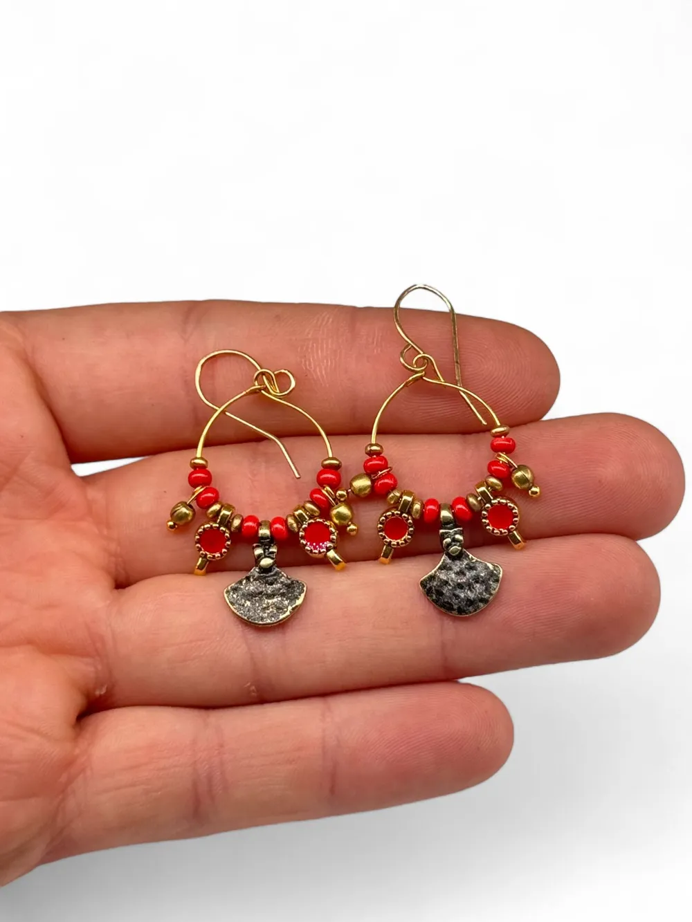 Kırmızı Cam Charm Sallantılı Küpe 1