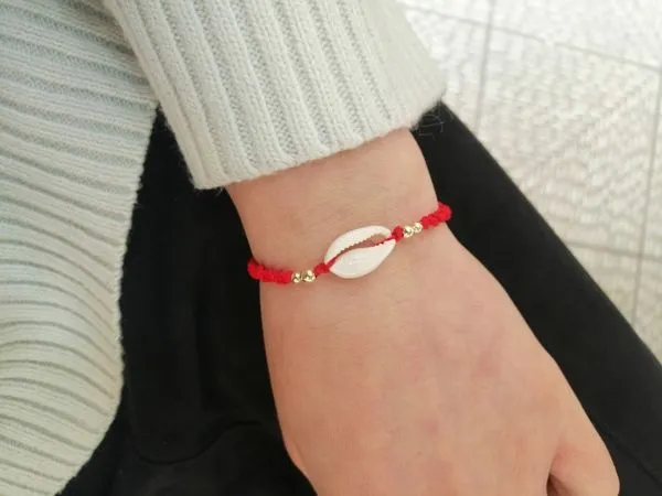 Kırmızı Cam Boncuk Shell Charm Bileklik